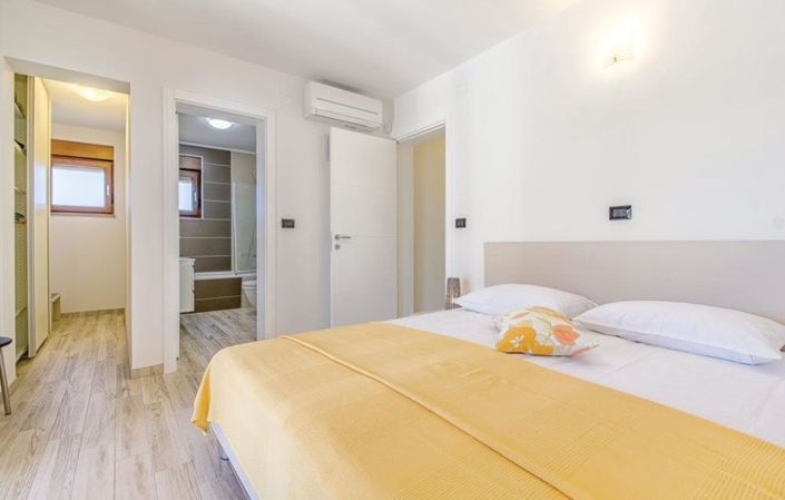 Image No.19-4 Bed Property for sale