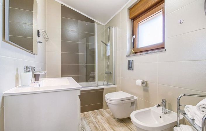 Image No.24-4 Bed Property for sale