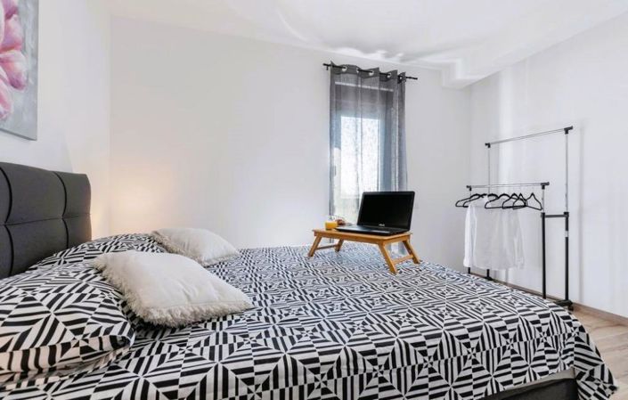 Image No.17-7 Bed Property for sale