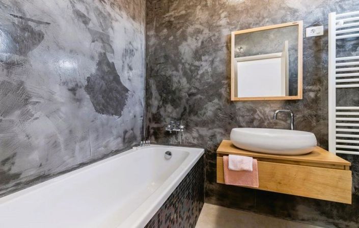 Image No.18-7 Bed Property for sale