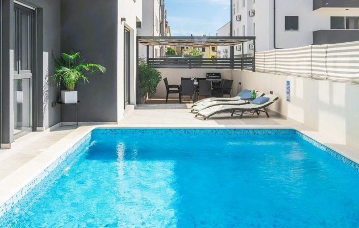 Image No.21-7 Bed Property for sale