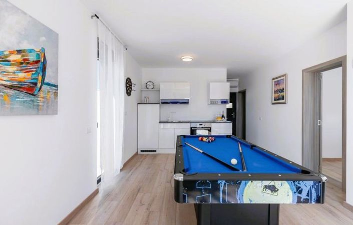 Image No.25-7 Bed Property for sale