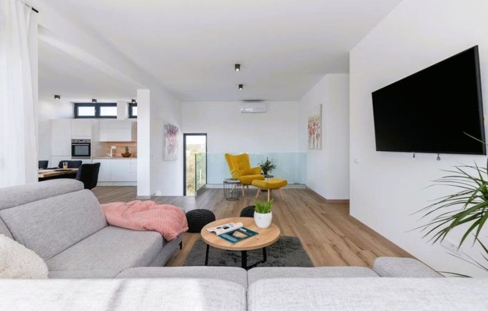 Image No.5-7 Bed Property for sale