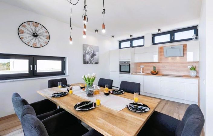 Image No.9-7 Bed Property for sale