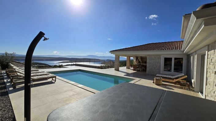 Image No.2-4 Bed Property for sale