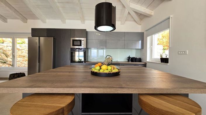 Image No.20-4 Bed Property for sale