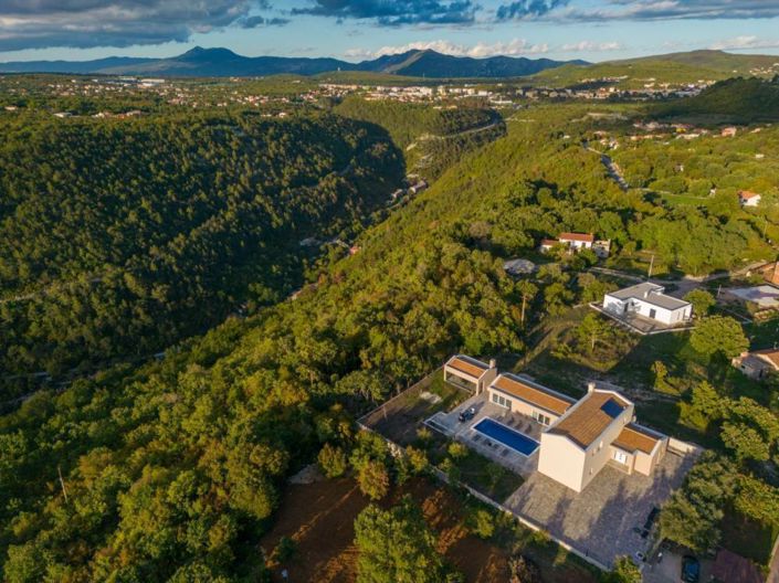 Image No.10-4 Bed Property for sale