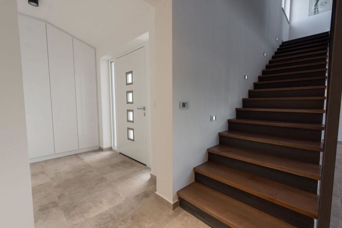 Image No.12-4 Bed Property for sale