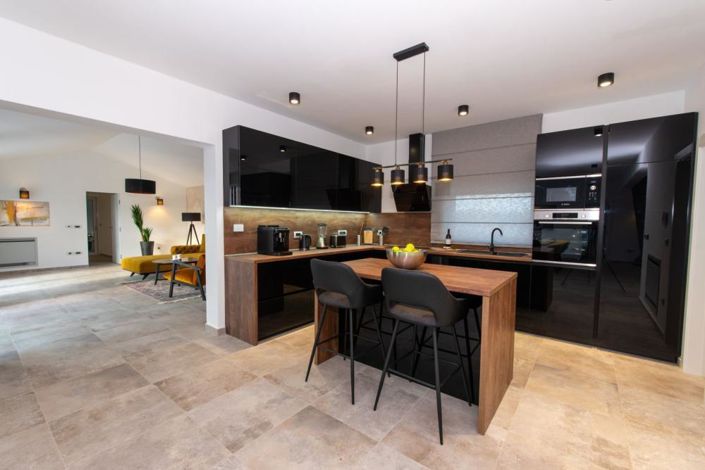 Image No.23-4 Bed Property for sale