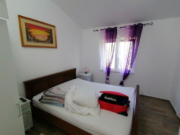 Image No.19-4 Bed Property for sale