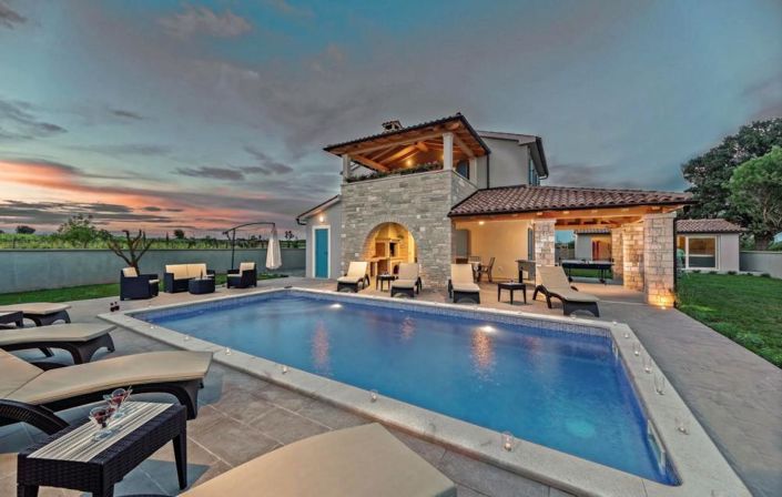 Image No.1-4 Bed Property for sale