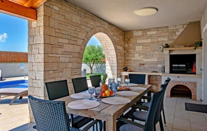 Image No.13-4 Bed Property for sale