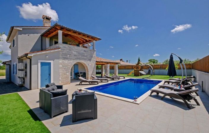 Image No.4-4 Bed Property for sale