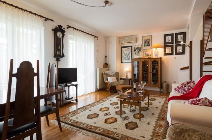 Image No.10-4 Bed Property for sale