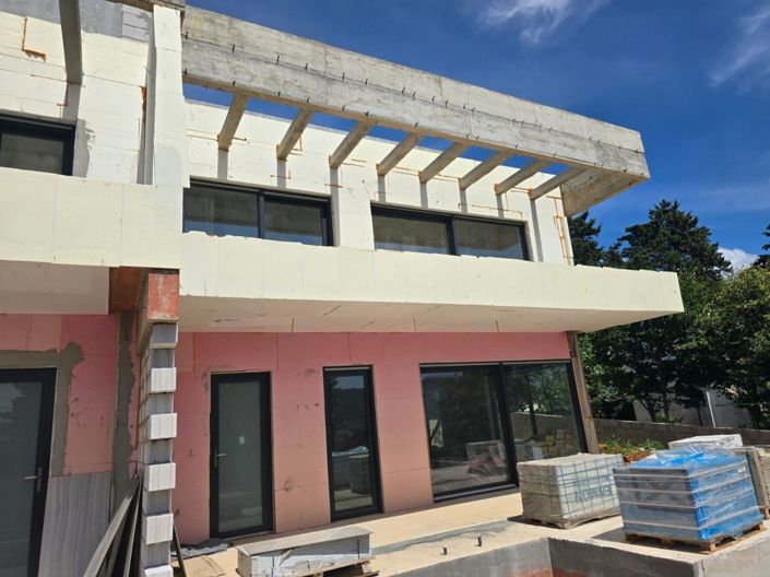 Image No.4-4 Bed Property for sale