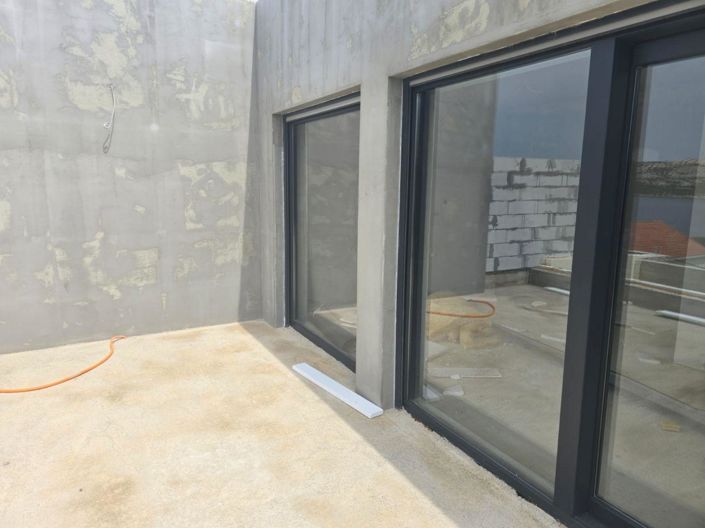 Image No.8-4 Bed Property for sale