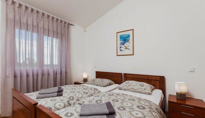 Image No.16-4 Bed Property for sale