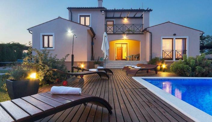 Image No.4-4 Bed Property for sale