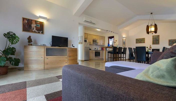 Image No.7-4 Bed Property for sale