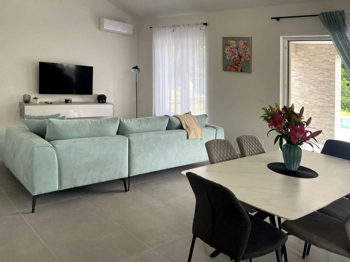 Image No.12-3 Bed Property for sale