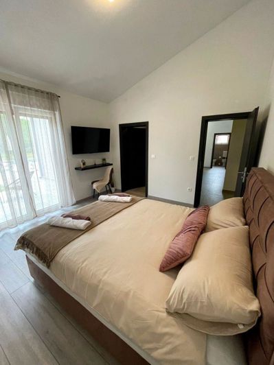 Image No.20-3 Bed Property for sale