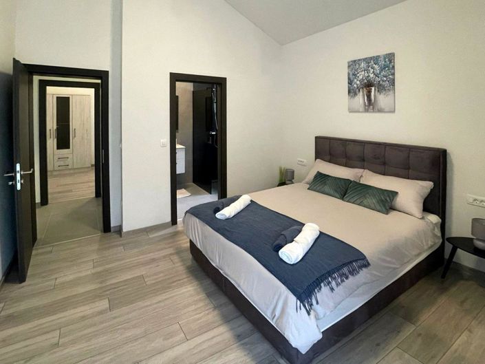 Image No.22-3 Bed Property for sale