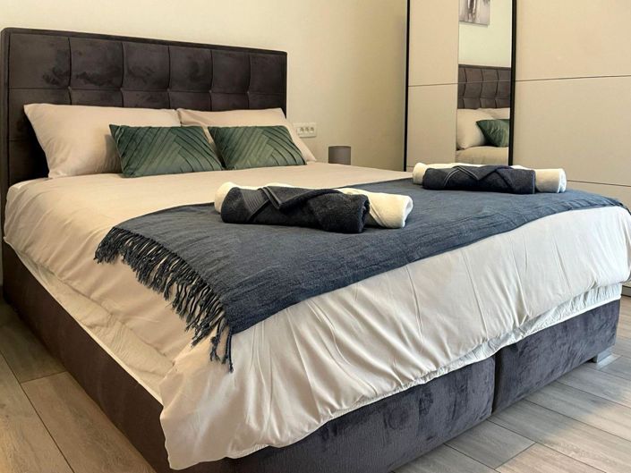 Image No.24-3 Bed Property for sale