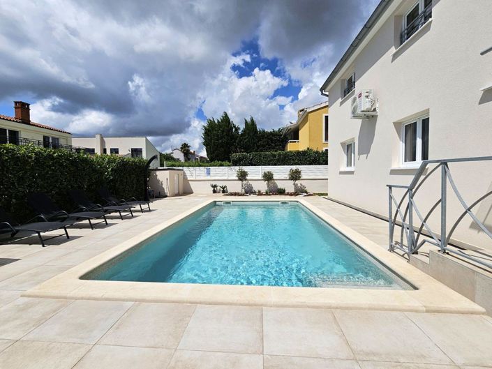 Image No.4-4 Bed Property for sale