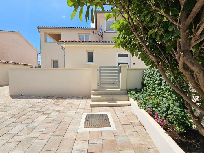 Image No.9-4 Bed Property for sale