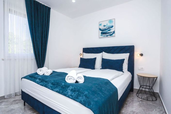 Image No.14-4 Bed Property for sale