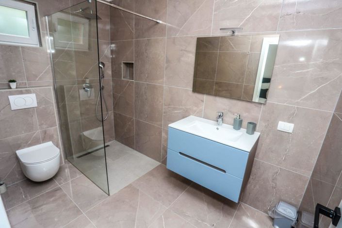 Image No.16-4 Bed Property for sale