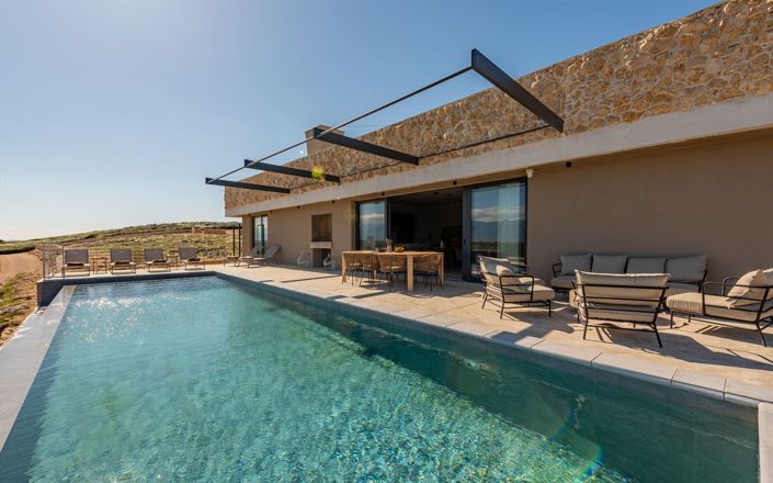 Image No.1-4 Bed Property for sale