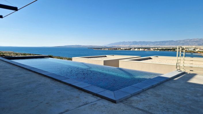 Image No.4-4 Bed Property for sale