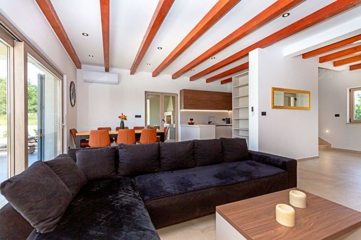 Image No.17-3 Bed Property for sale