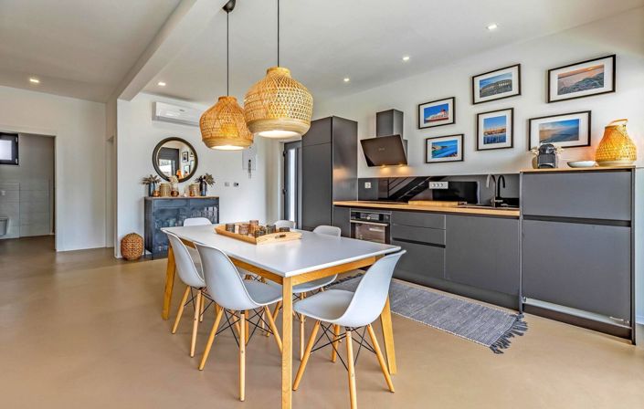 Image No.16-4 Bed Property for sale