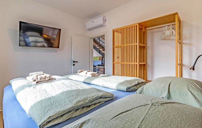 Image No.22-4 Bed Property for sale