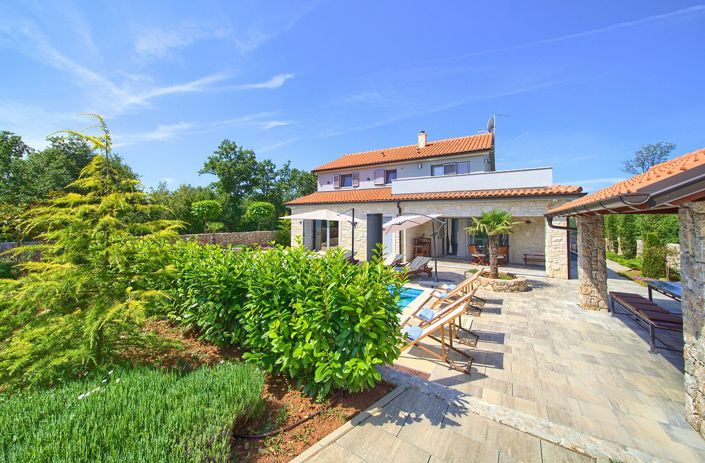 Image No.1-4 Bed Property for sale