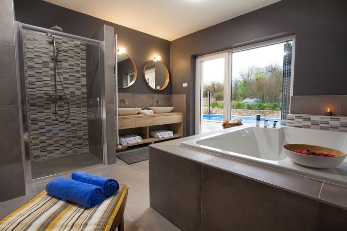 Image No.6-4 Bed Property for sale