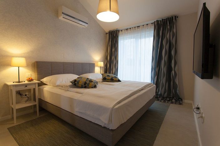 Image No.8-4 Bed Property for sale