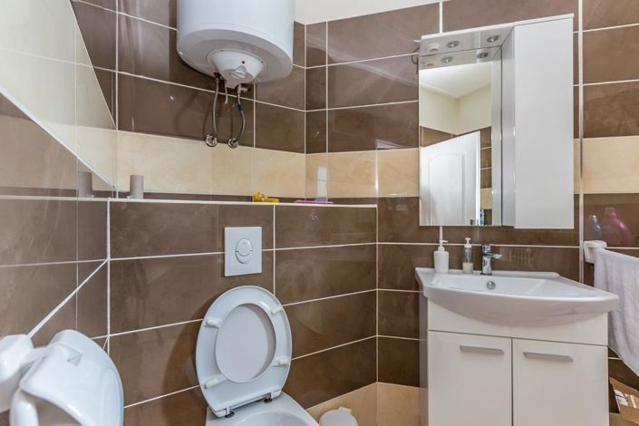 Image No.10-6 Bed Property for sale