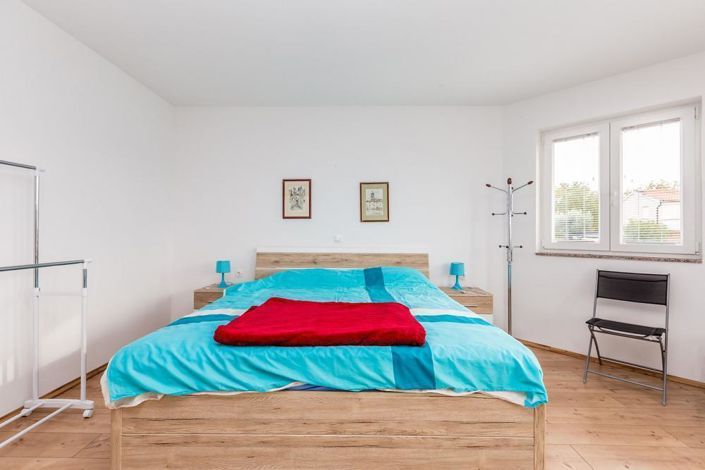 Image No.17-6 Bed Property for sale