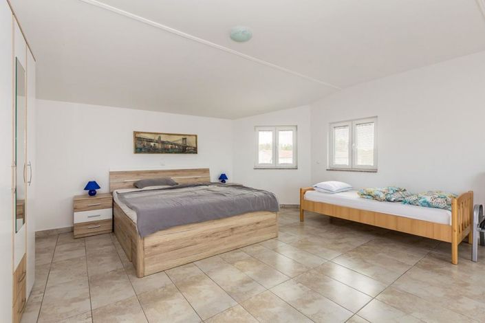 Image No.22-6 Bed Property for sale