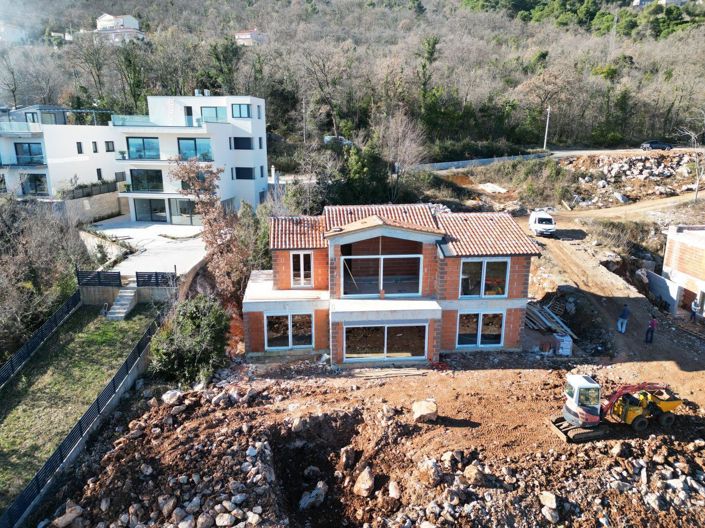 Image No.10-3 Bed Property for sale