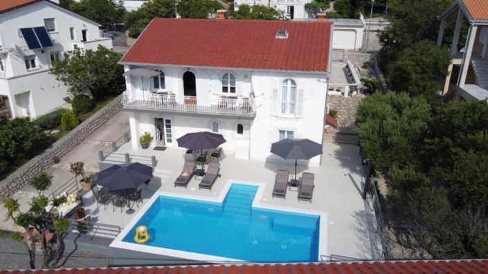 Image No.1-4 Bed Property for sale