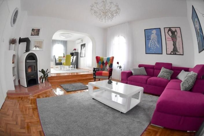 Image No.11-4 Bed Property for sale