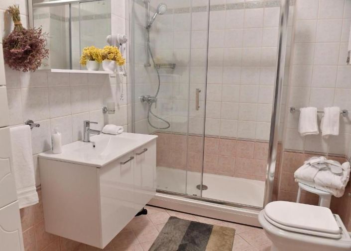 Image No.5-4 Bed Property for sale