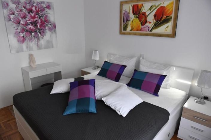 Image No.9-4 Bed Property for sale