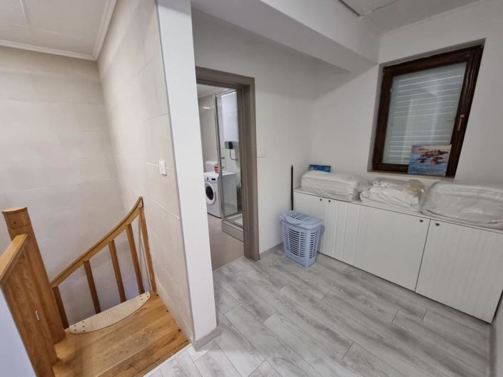 Image No.13-6 Bed Property for sale