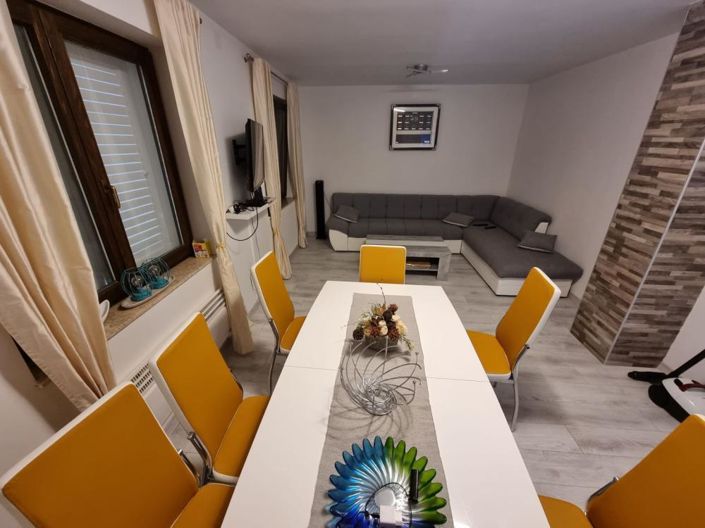 Image No.17-6 Bed Property for sale