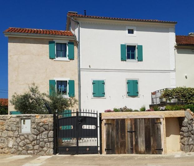 Image No.1-3 Bed Property for sale